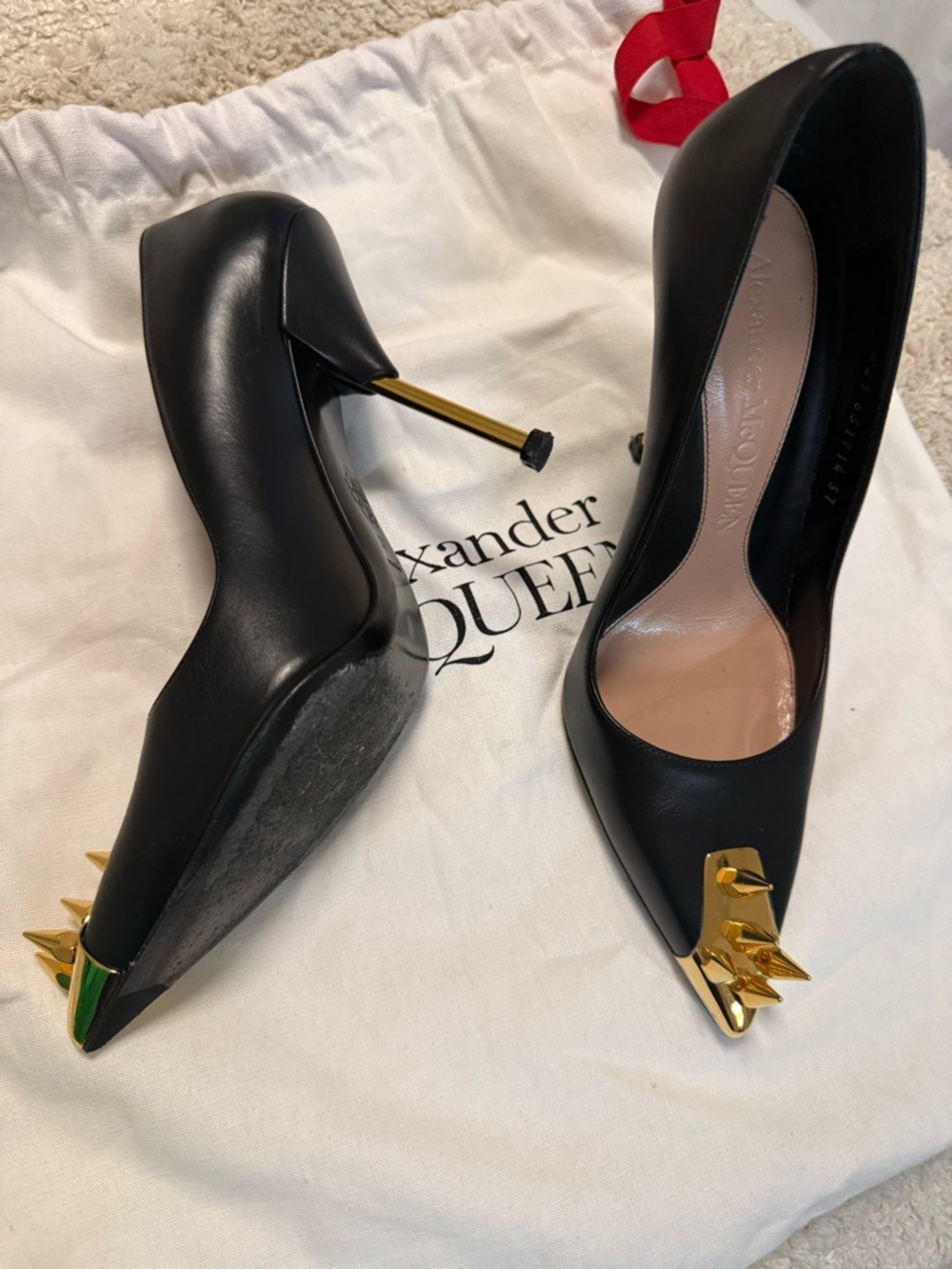 Alexander McQueen Black Leather Pointed Pumps with Gold Sculptural Toe - Picture 2 of 2